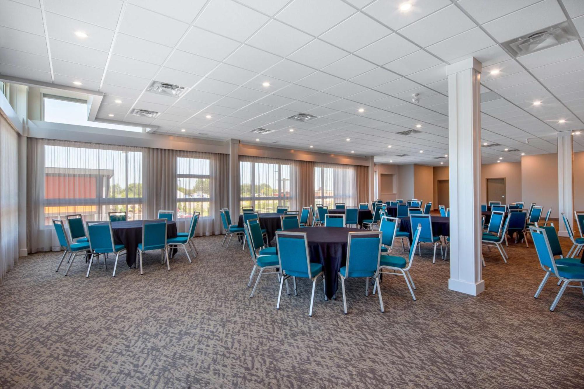 Hampton Inn & Suites Edmonton St. Albert, Ab Bagian luar foto